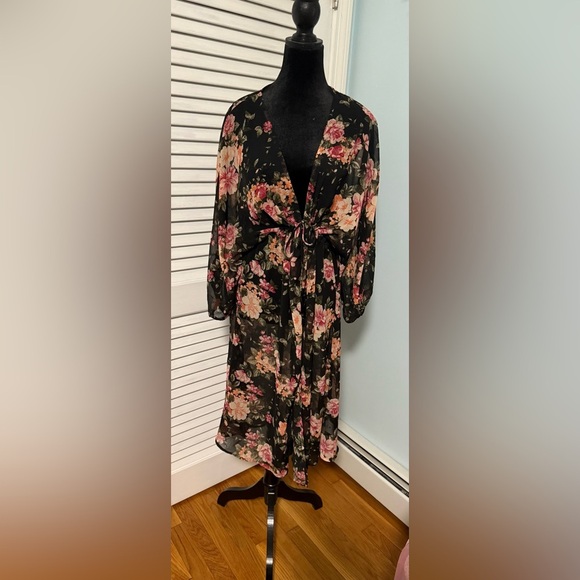 American Eagle Outfitters Accessories - American Eagle Black Floral Duster. Size M.